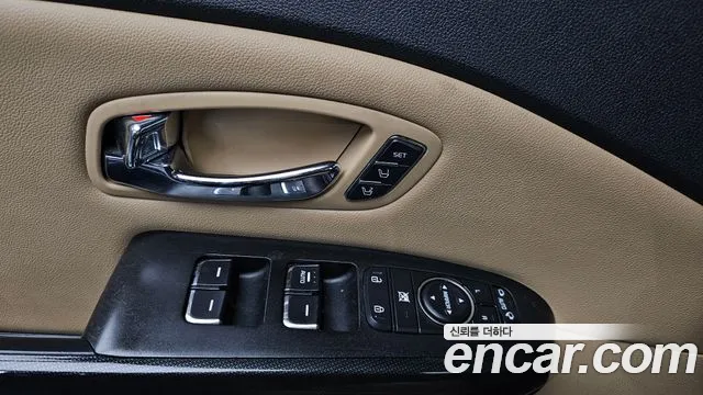 Kia Carnival 2016 thumb 12