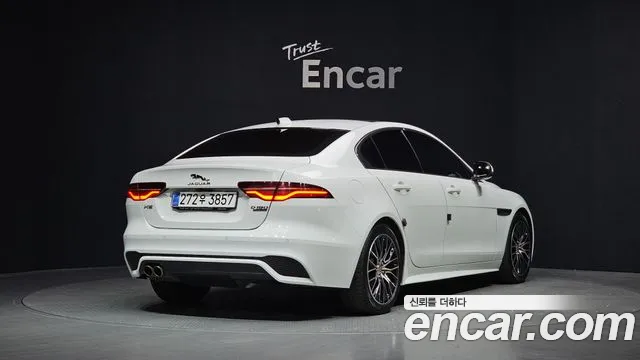 Jaguar XE 2020 thumb 5