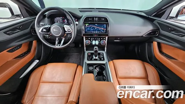 Jaguar XE 2020 thumb 10