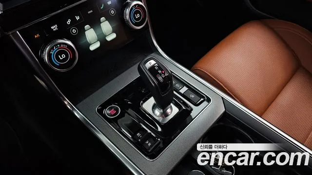 Jaguar XE 2020 thumb 6