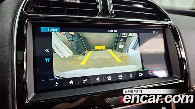 Jaguar XE 2020 thumb 8