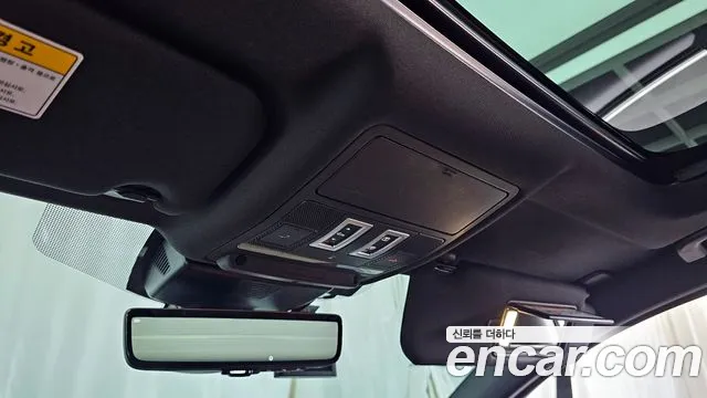 Jaguar XE 2020 thumb 9