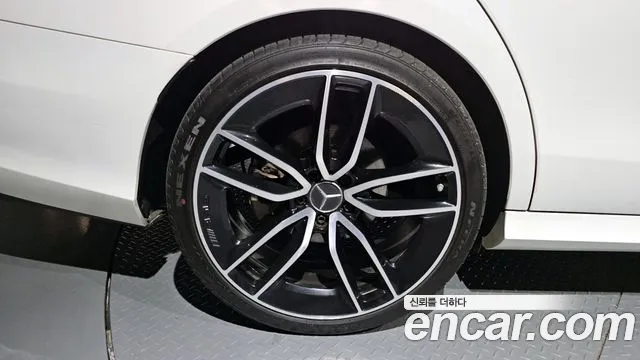 Mercedes-Benz E-Class 2018 thumb 8