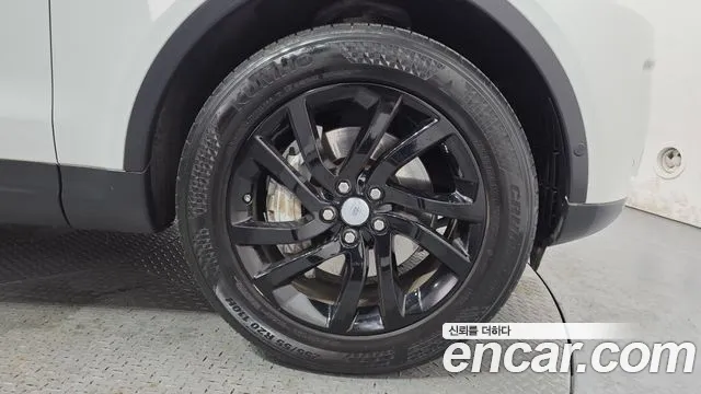 Land Rover Discovery 2019 thumb 3