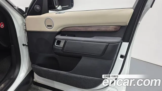Land Rover Discovery 2019 thumb 6