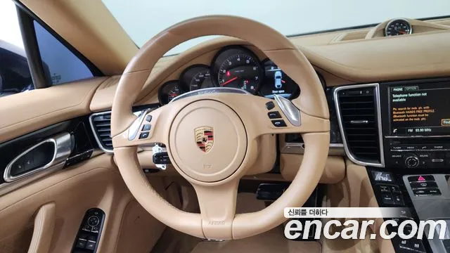 Porsche Panamera 2016 thumb 3