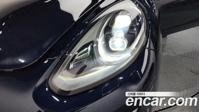 Porsche Panamera 2016 thumb 6