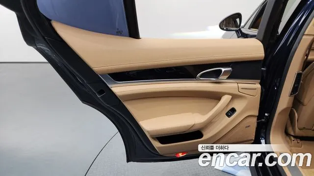 Porsche Panamera 2016 thumb 11