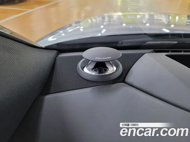 Audi A8 2023 thumb 2