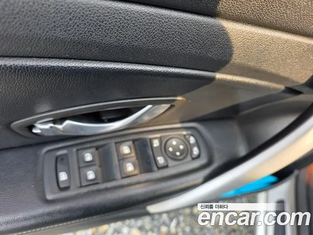 Renault SM3 2010 thumb 12