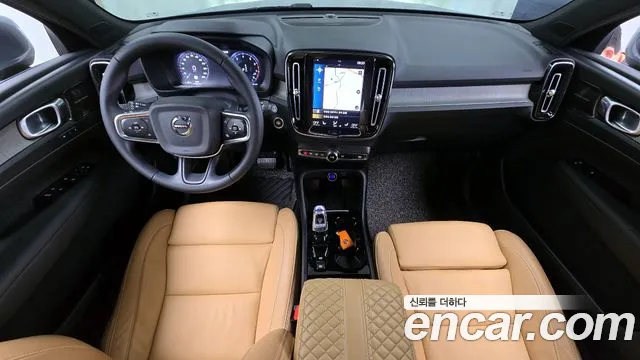 Volvo XC40 2021 thumb 3