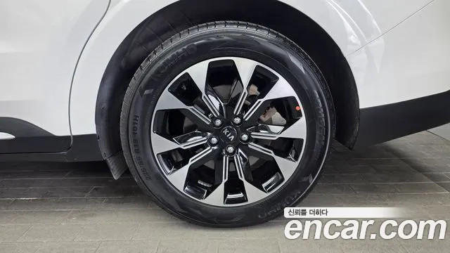 Kia Carnival 2021 thumb 4