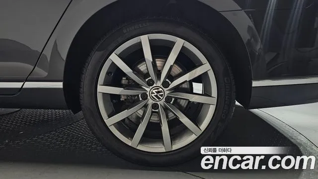 Volkswagen Passat GT 2022 thumb 6