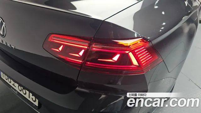 Volkswagen Passat GT 2022 thumb 8