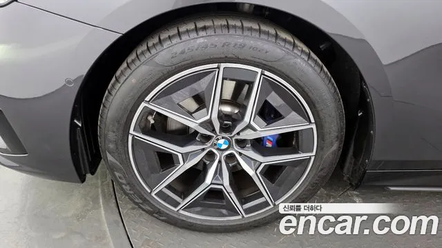 BMW 5 серии 2025 thumb 8