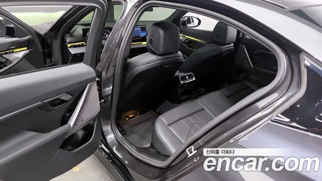 BMW 5 серии 2025 thumb 2