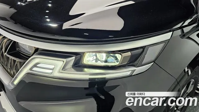 Kia Carnival 2021 thumb 3