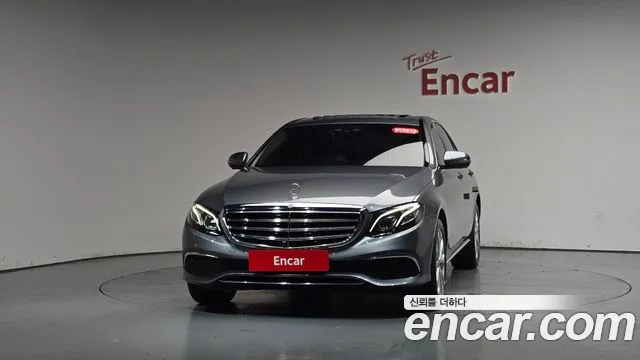 Mercedes-Benz E-Class 2018 thumb 10