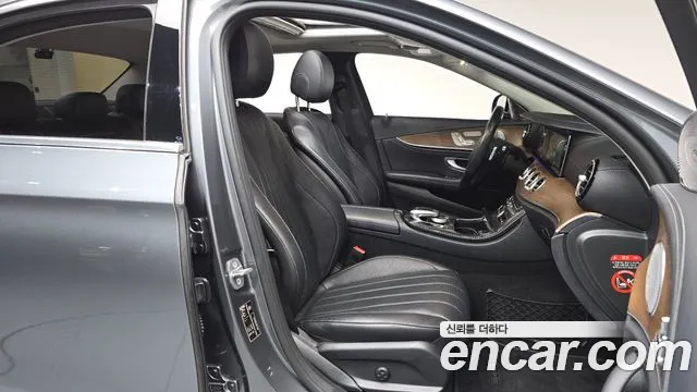 Mercedes-Benz E-Class 2018 thumb 2