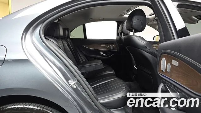 Mercedes-Benz E-Class 2018 thumb 3