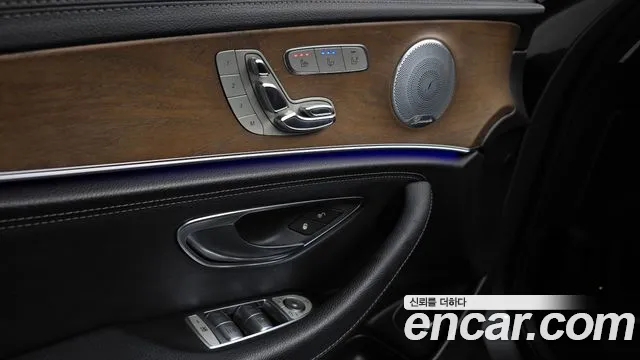 Mercedes-Benz E-Class 2018 thumb 7