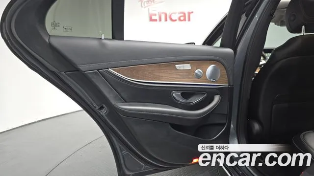 Mercedes-Benz E-Class 2018 thumb 12