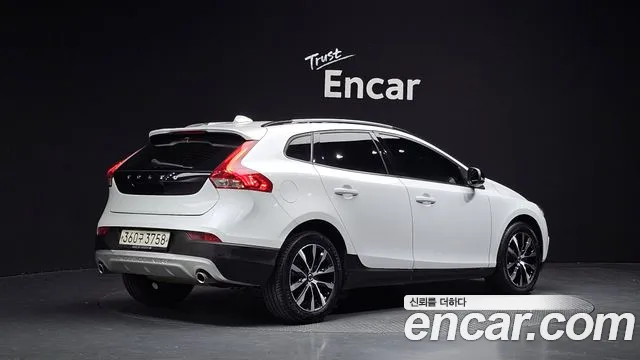 Volvo V40 Cross Country 2019 thumb 2