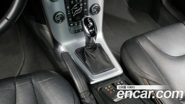 Volvo V40 Cross Country 2019 thumb 12