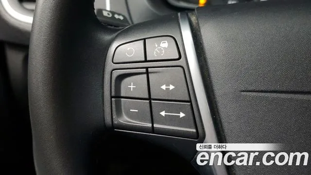 Volvo V40 Cross Country 2019 thumb 4