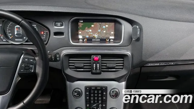 Volvo V40 Cross Country 2019 thumb 6