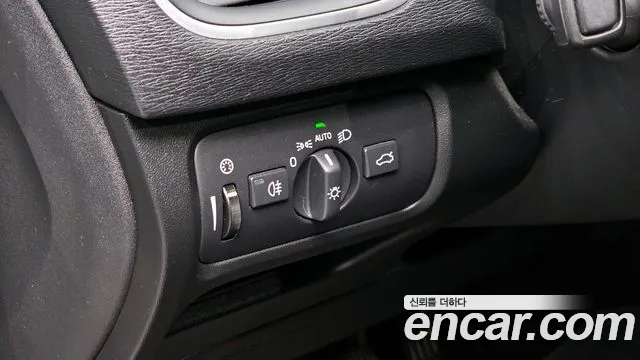 Volvo V40 Cross Country 2019 thumb 5