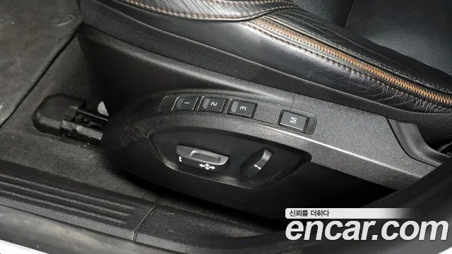 Volvo V40 Cross Country 2019 thumb 11