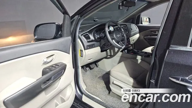 Kia Carnival 2018 thumb 5