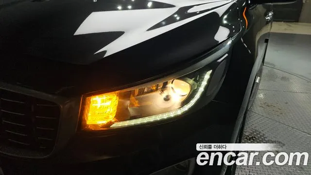 Kia Carnival 2018 thumb 11