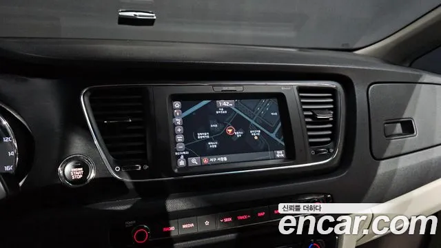 Kia Carnival 2018 thumb 3