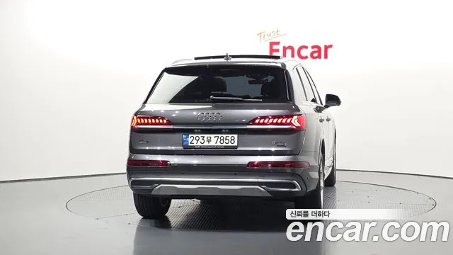 Audi Q7 2021 thumb 4