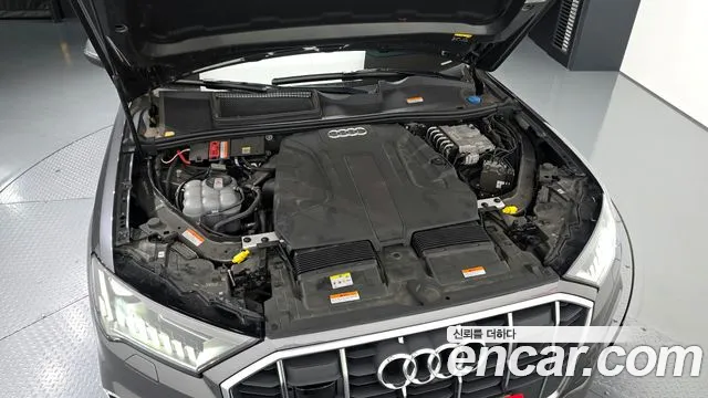 Audi Q7 2021 thumb 6