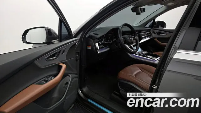 Audi Q7 2021 thumb 10