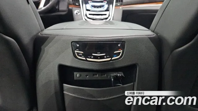 Cadillac Escalade 2020 thumb 3