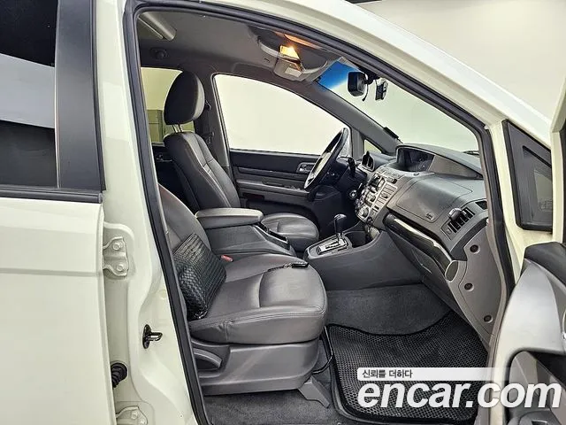 KGM Korando 2013 thumb 6