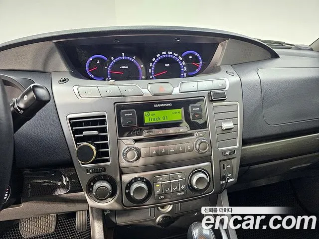 KGM Korando 2013 thumb 10