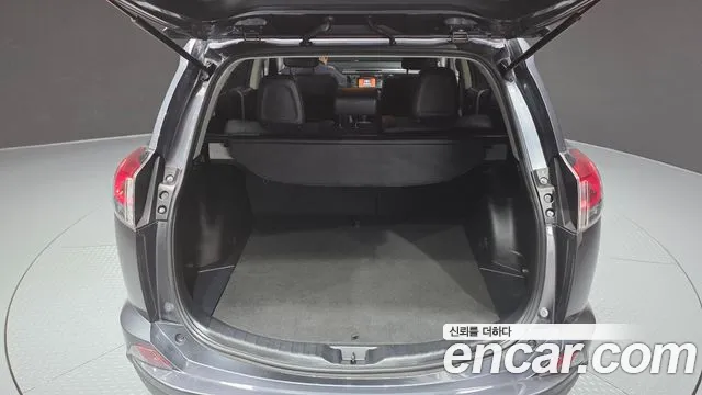 Toyota RAV4 2018 thumb 8