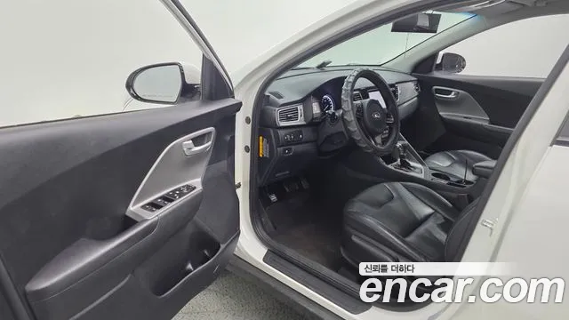 Kia Niro 2016 thumb 11