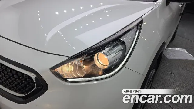 Kia Niro 2016 thumb 2