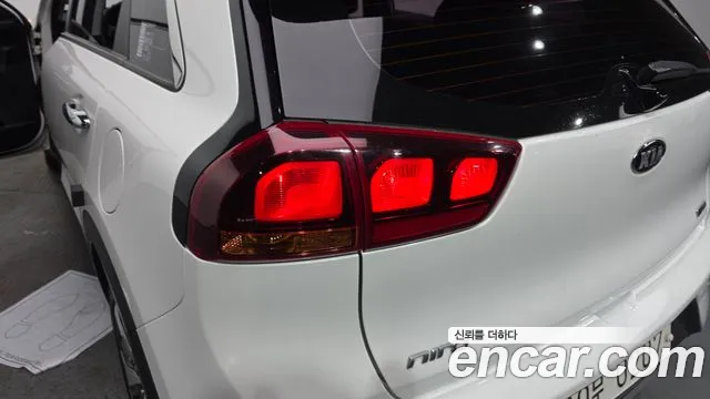 Kia Niro 2016 thumb 3