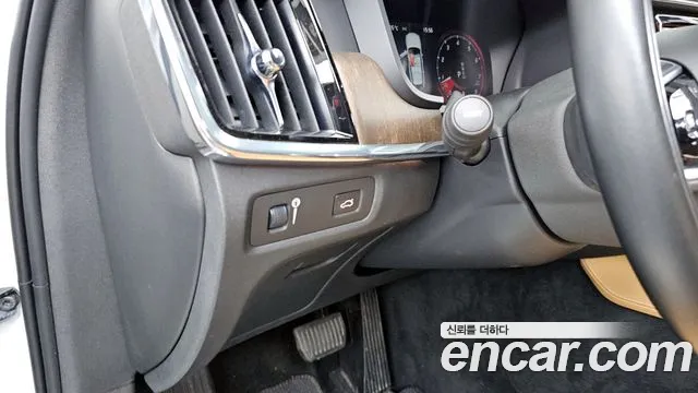 Volvo V90 Cross Country 2021 thumb 9