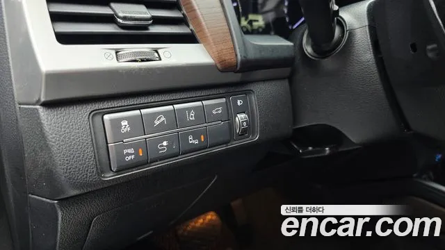 KGM Rexton 2018 thumb 9