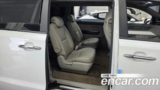 Kia Carnival 2014 thumb 11