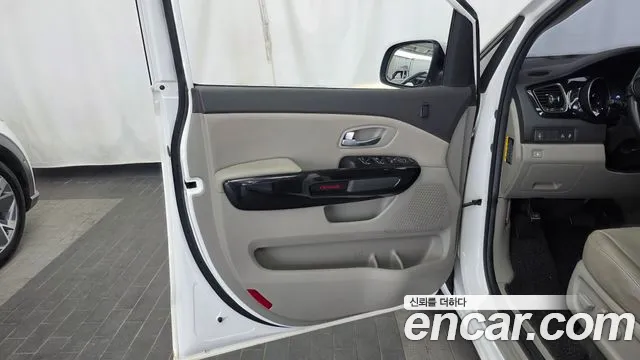 Kia Carnival 2014 thumb 4