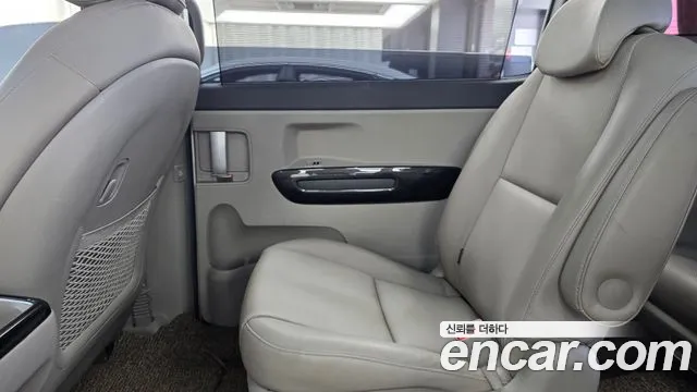 Kia Carnival 2014 thumb 12